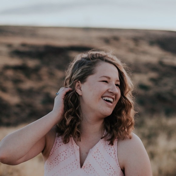 Meet your Posher, Sierra - Picture 1 of 1